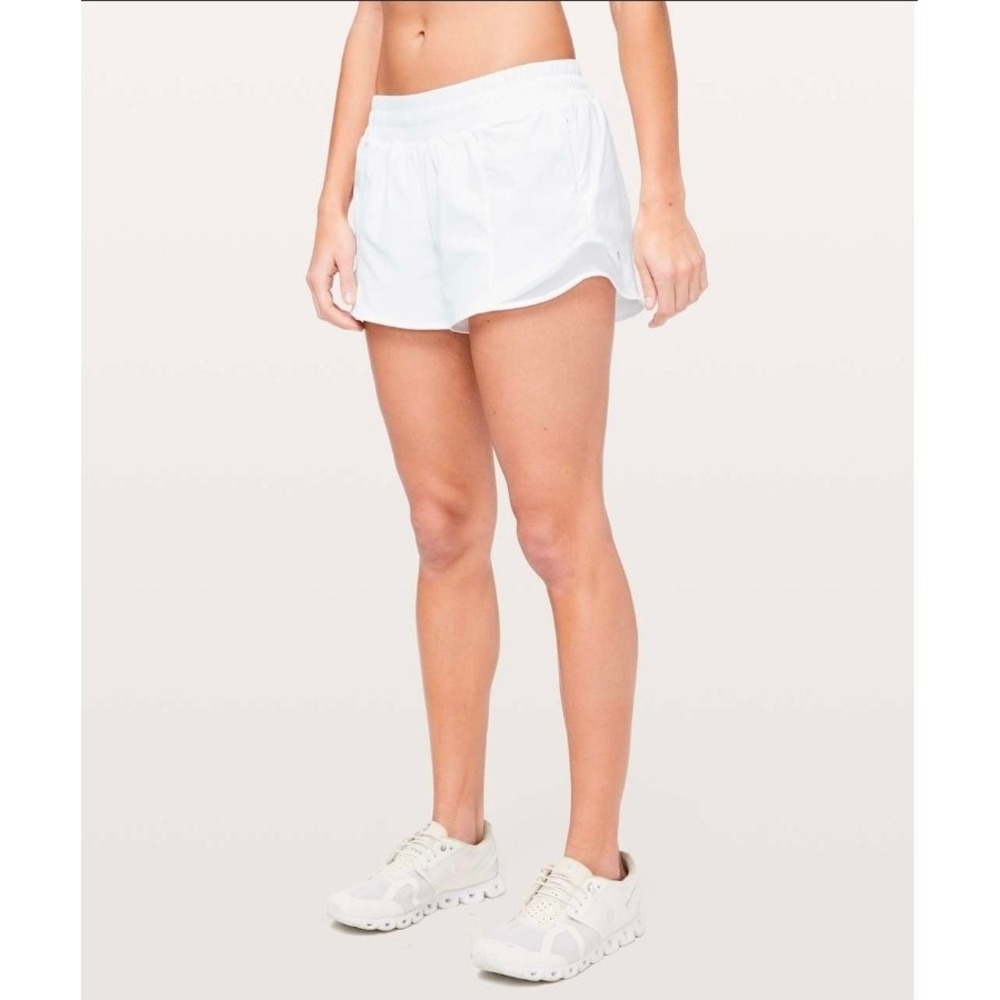 Lululemon Hotty Hot Low-Rise Lined Short 4" White Size 6 Long LW7ATJT